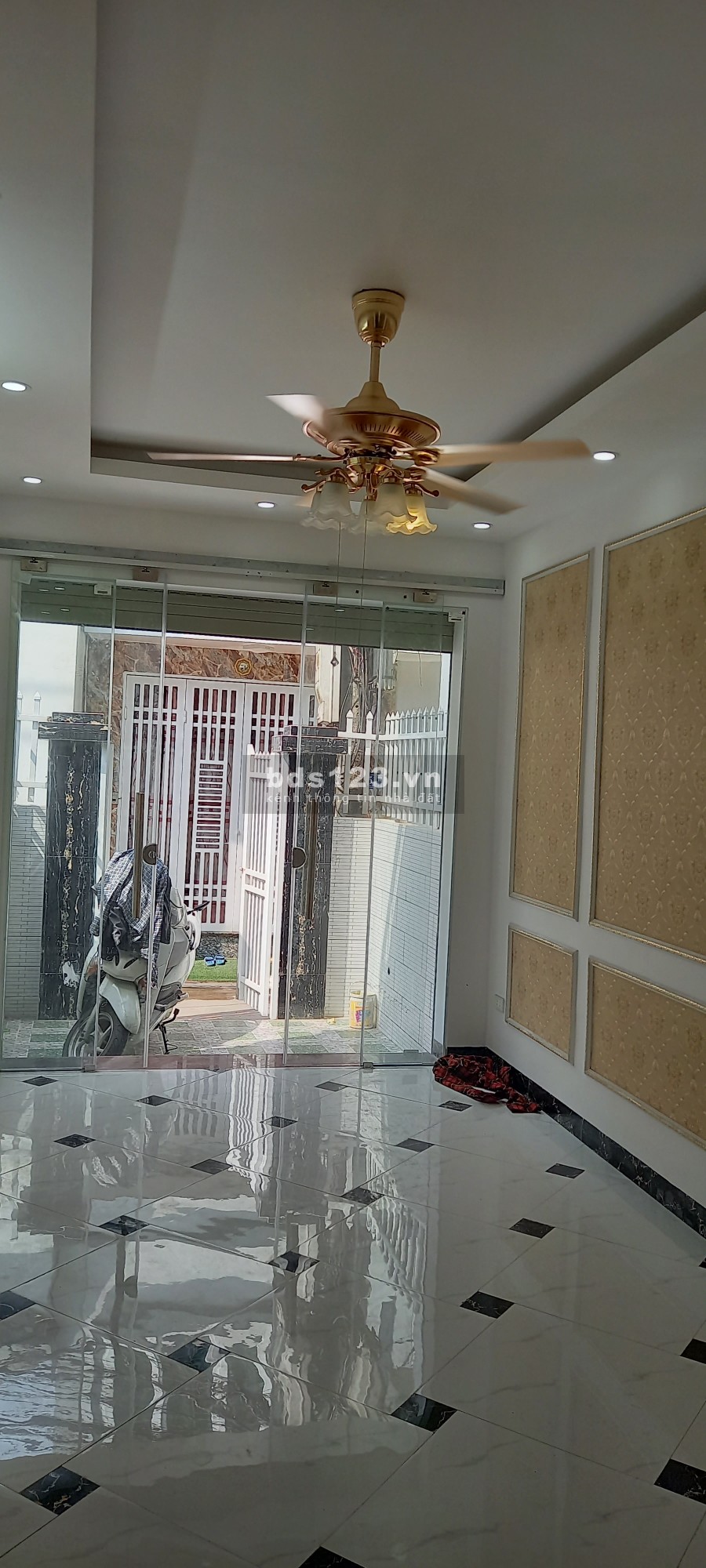 Nhà đẹp 50m 4 tầng lô góc 31/279 Hoàng Mai, giá chào 2.8 tỷ