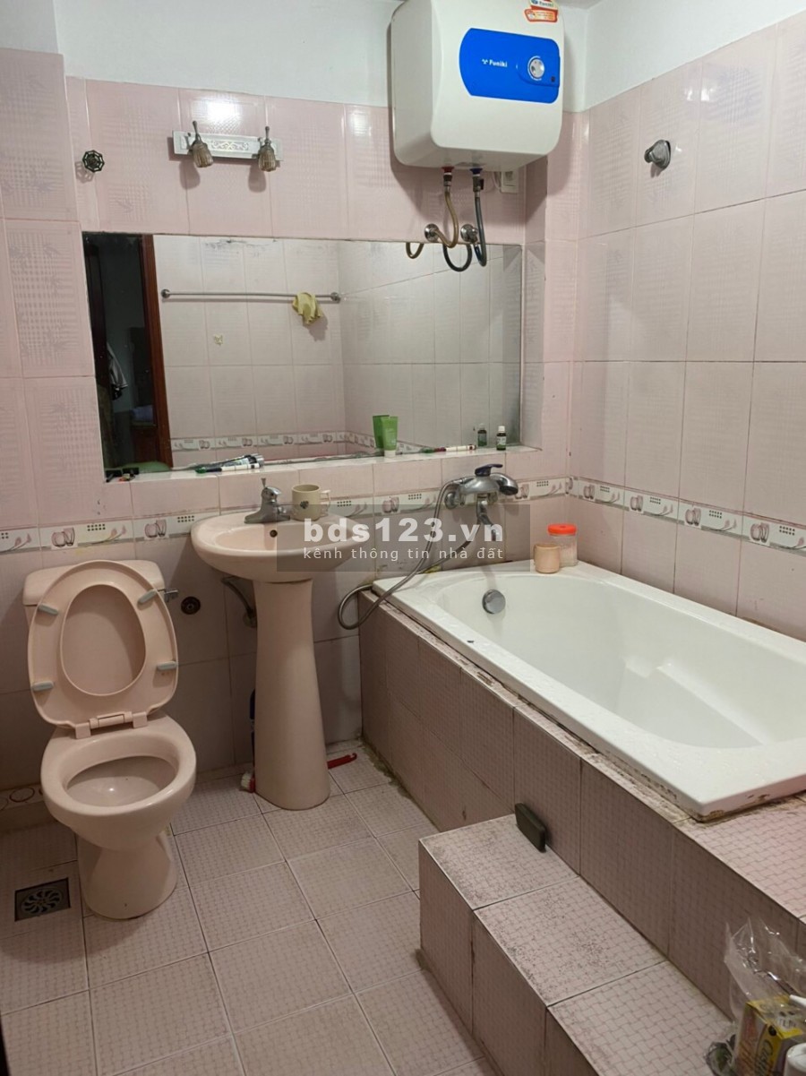 Bán nhà đường Hoàng Quốc Việt, TP HD, 65.8m2, mt 4m, 4 tầng, 4 ngủ, gara ô tô, đường đôi 20m, giá tốt