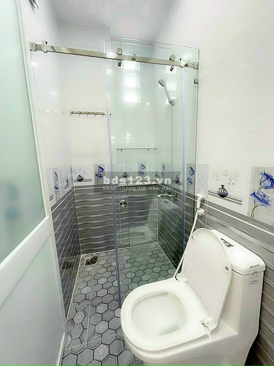 Nhà 2 tầng rộng rãi, hẻm xe hơi. Cạnh Vietcombank Tây Thạnh. 4,9 tỷ