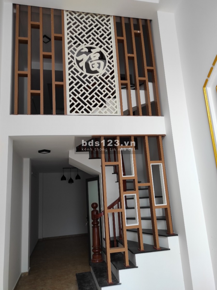 Bán nhà Đông Thiên nhà xây 5 tầng mới cóng ngõ rộng. 3m, dt 33m2, giá 2.85. tỷ