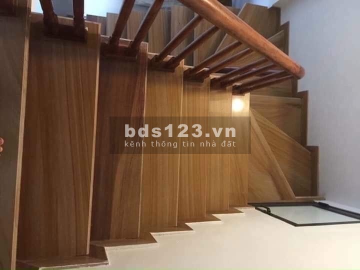 Nhỉnh 3 tỷ, có ngay nhà Nguyễn Văn Cừ, 5 tầng, dt 40m2, giá 3.9 tỷ, thương lượng