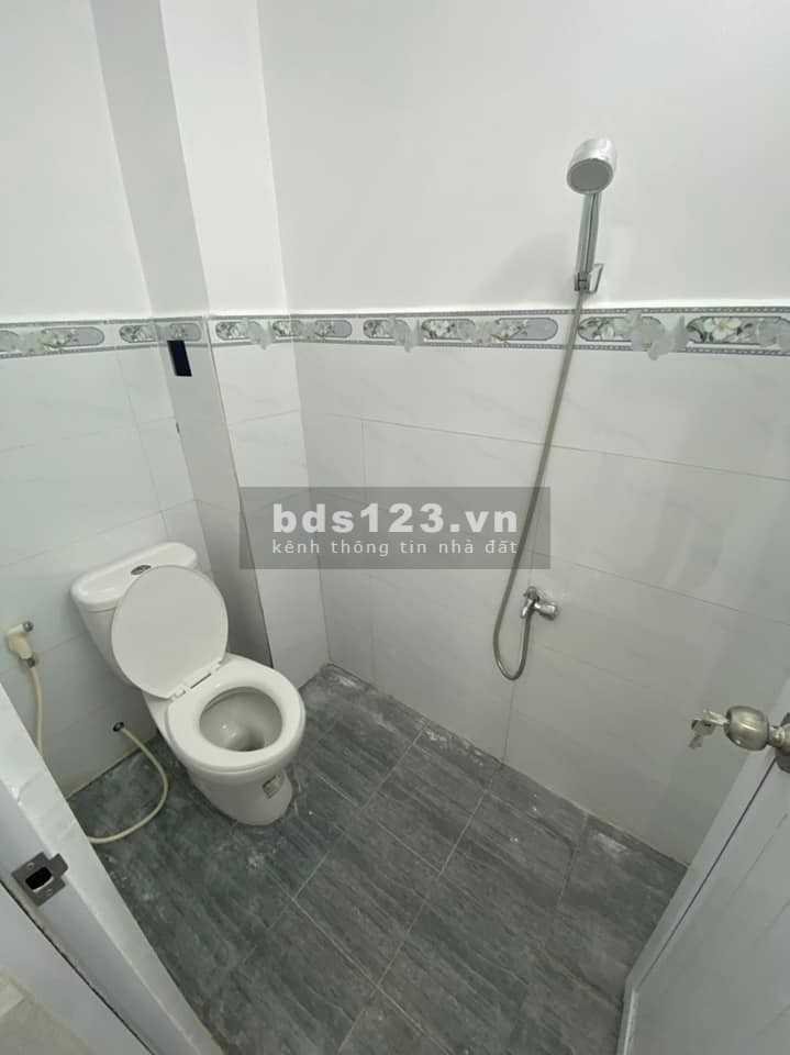 Bán Nhà Hẻm 4 Tầng DT 3 x 9 Trung Tâm Trần Phú P9 Q5 Giá 2.9 Tỷ