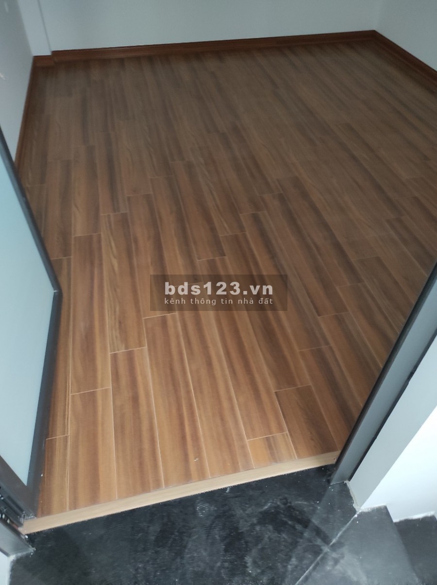 Bán nhà Đông Thiên nhà xây 5 tầng mới cóng ngõ rộng. 3m, dt 33m2, giá 2.85. tỷ