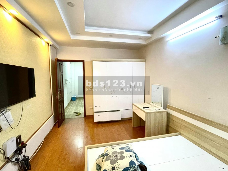 Bán nhà nguyên căn đẹp, 5 tầng bên hông phố Trần Khát Chân 31m2x3,5m, nhỉnh 3 tỷ lh 0947161359