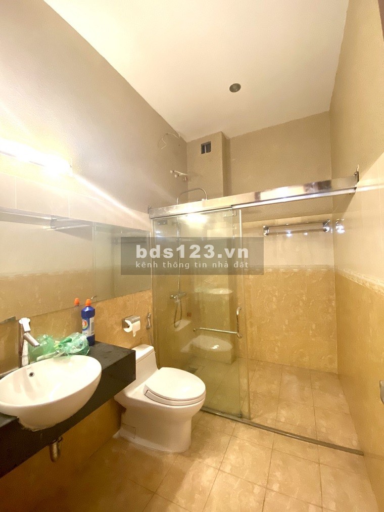 Nhỉnh 3 tỷ, có ngay nhà Nguyễn Văn Cừ, 5 tầng, dt 40m2, giá 3.9 tỷ, thương lượng