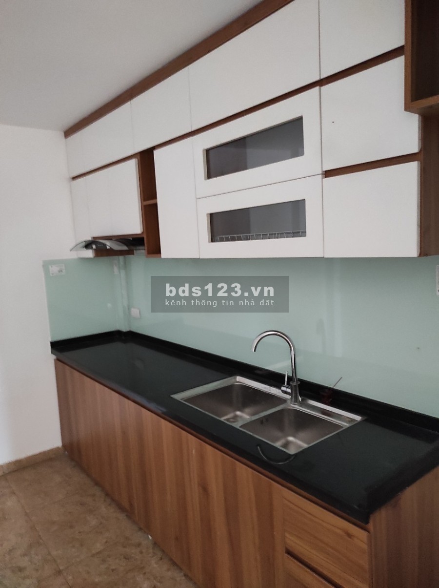 Bán nhà Đông Thiên nhà xây 5 tầng mới cóng ngõ rộng. 3m, dt 33m2, giá 2.85. tỷ