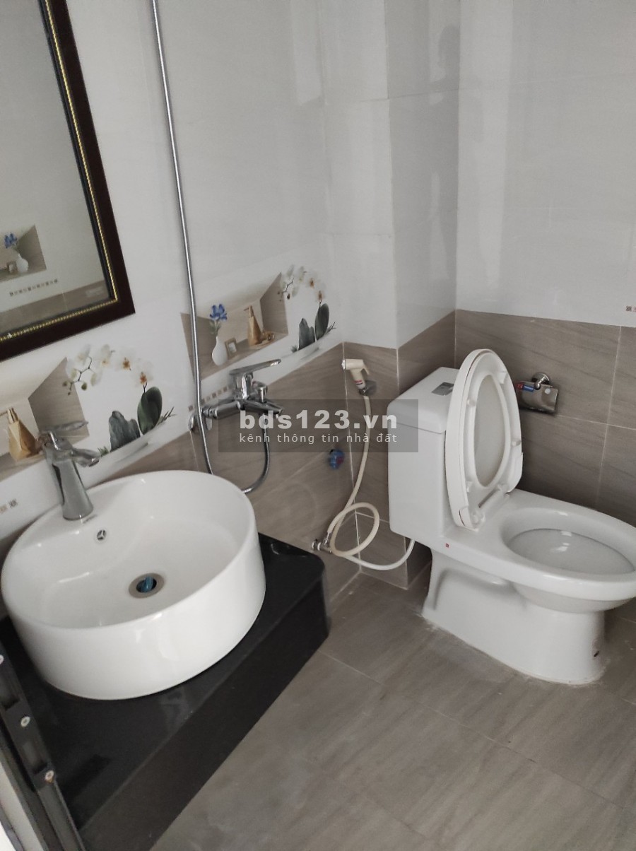 Bán nhà Đông Thiên nhà xây 5 tầng mới cóng ngõ rộng. 3m, dt 33m2, giá 2.85. tỷ