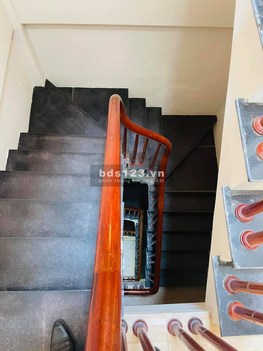 Bán nhà nguyên căn đẹp, 5 tầng bên hông phố Trần Khát Chân 31m2x3,5m, nhỉnh 3 tỷ lh 0947161359