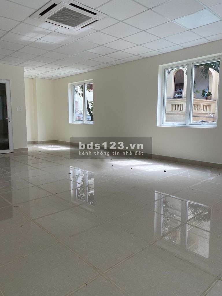 Văn phòng 6mx30m, hầm trệt 5 tầng đúc, thang máy mới 10% Thảo Điền, Quận 2