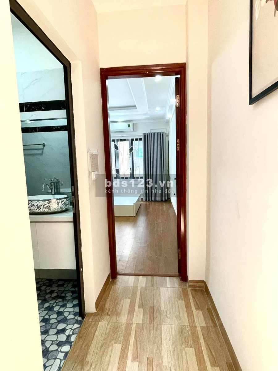 Bán nhà nguyên căn đẹp, 5 tầng bên hông phố Trần Khát Chân 31m2x3,5m, nhỉnh 3 tỷ lh 0947161359