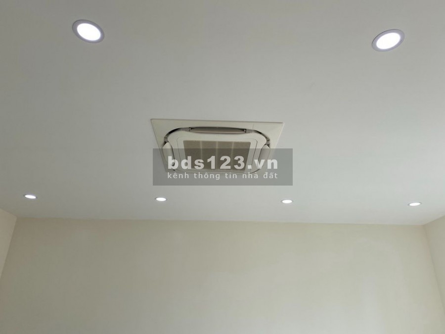 Văn phòng 6mx30m, hầm trệt 5 tầng đúc, thang máy mới 10% Thảo Điền, Quận 2