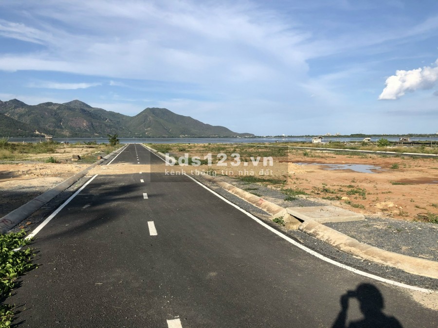 Lô đất 2 mặt tiền trực diện đầm thuỷ triều cam lâm