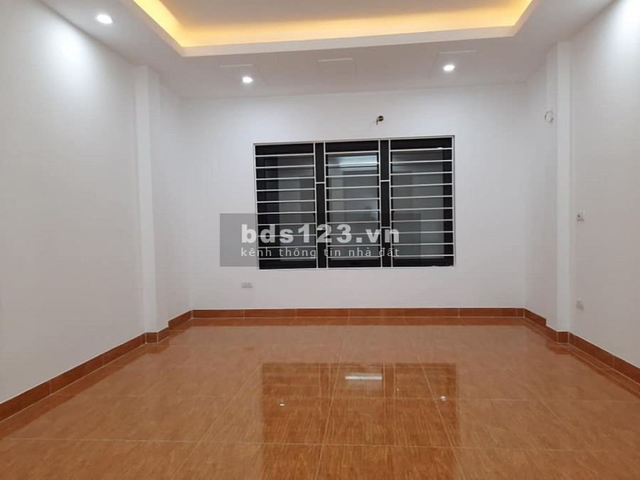 Sê ri 6 căn nhà xây mới Lạc Long Quân, Cầu Giấy 30m2, 5 tầng, MT 4m, giá 3 tỷ 650 triệu, ô tô đỗ cửa.