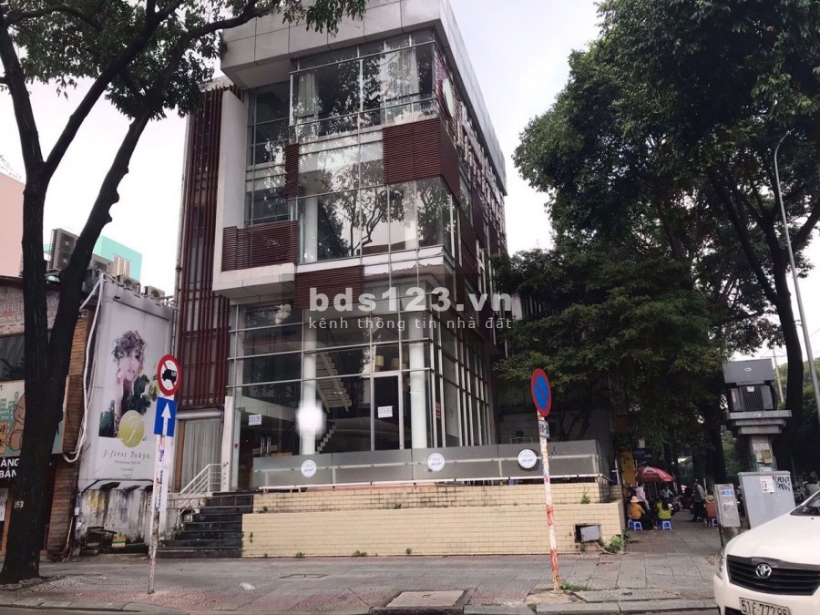 Cần bán hoặc cho thuê nhà căn góc 2 MT 157 Điện Biên Phủ 73 Mạc Đĩnh Chi, P. Đa Kao, Quận 1