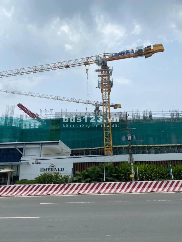 Bán căn hộ 1 pn, The Emerald Gofl View, view trực tiếp sân Gofl, giá tốt, tặng thêm gói nội thất gỗ 15 triệu