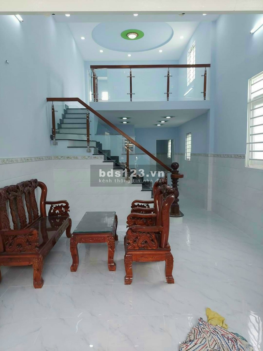 Cần tiền bán gấp nhà Hóc Môn 72m2 giá 960 triệu