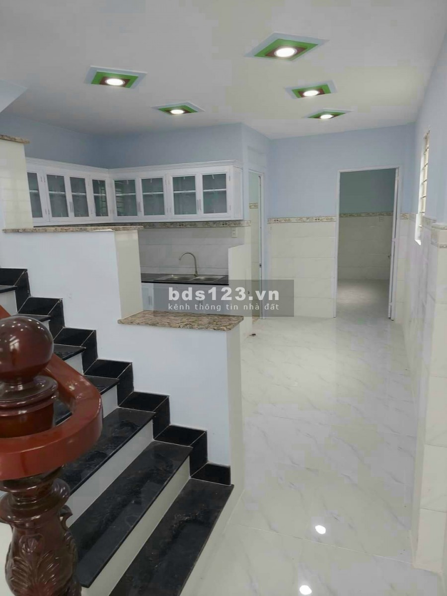 Cần tiền bán gấp nhà Hóc Môn 72m2 giá 960 triệu