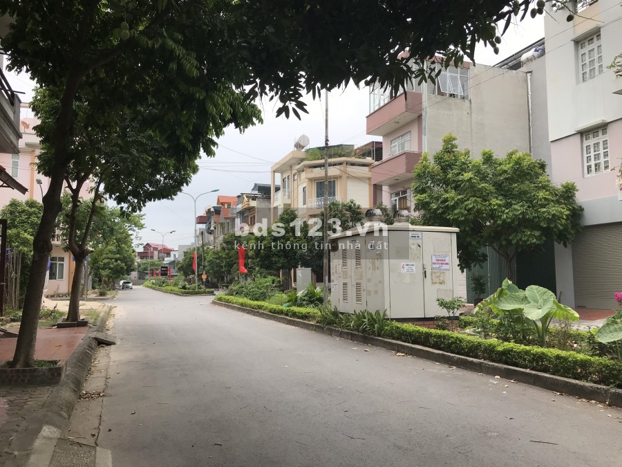 Bán nhà đường Hoàng Quốc Việt, TP HD, 65.8m2, mt 4m, 4 tầng, 4 ngủ, gara ô tô, đường đôi 20m, giá tốt