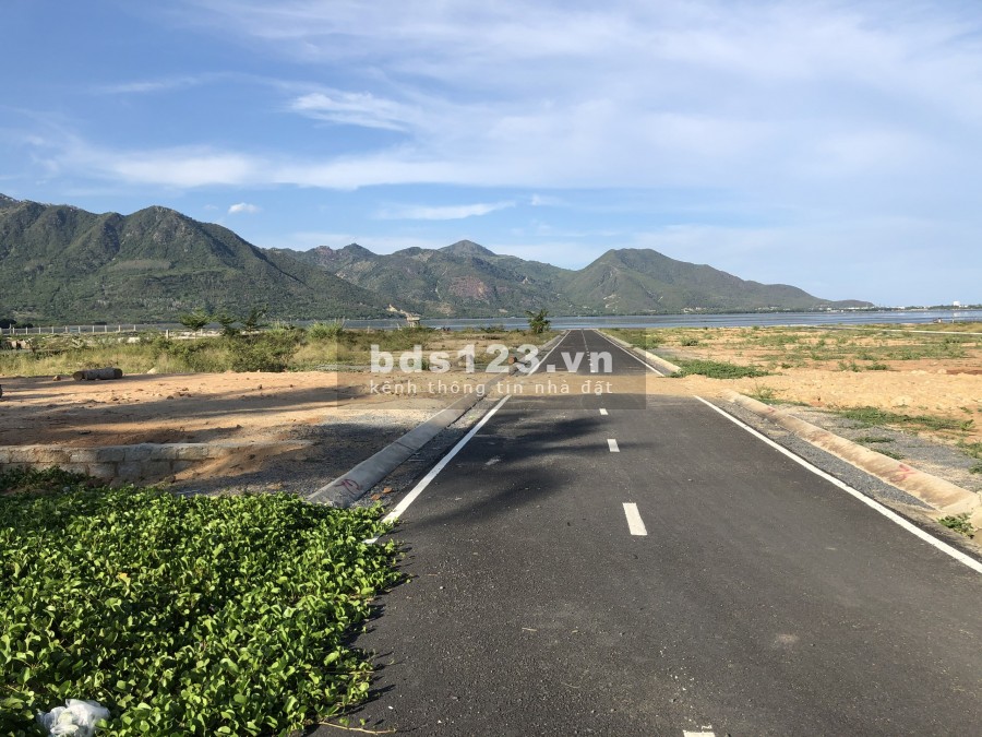 Lô đất 2 mặt tiền trực diện đầm thuỷ triều cam lâm