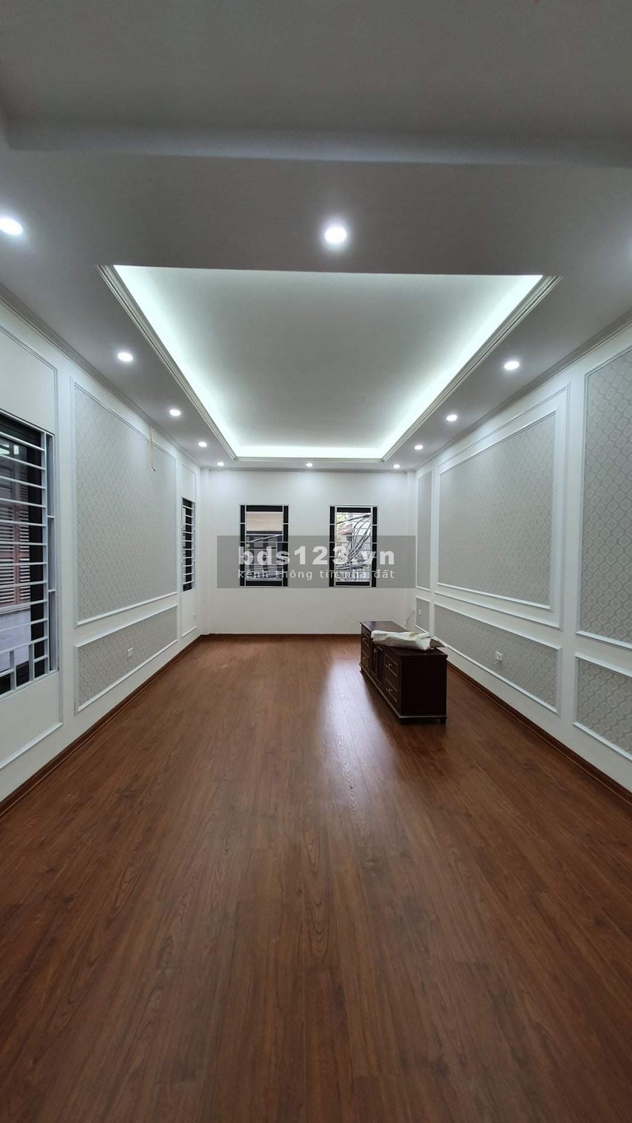Chính chủ cần bán gấp 6 tầng đúc, dt 55m2 đường Lạc Long Quân, Quận Tây Hồ