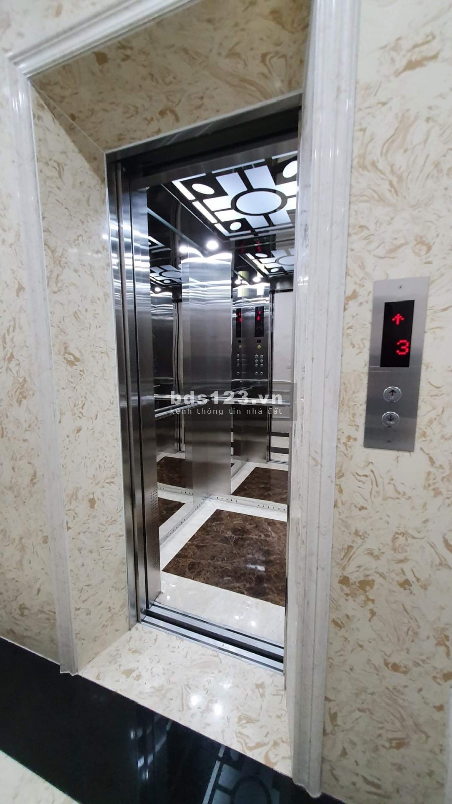 Chính chủ cần bán gấp 6 tầng đúc, dt 55m2 đường Lạc Long Quân, Quận Tây Hồ