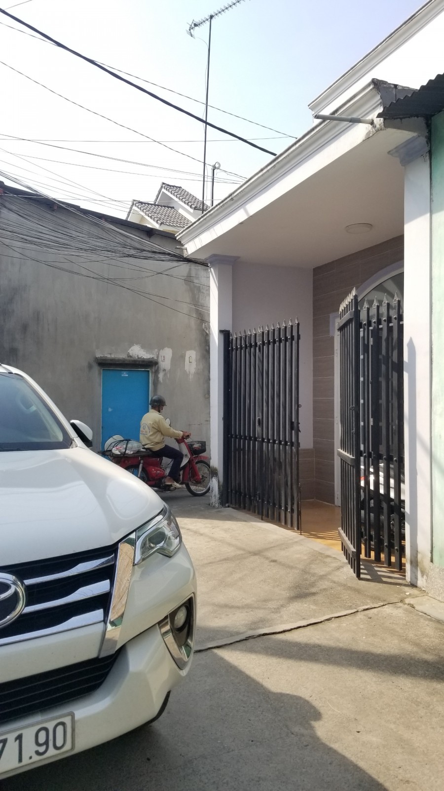 Nhà Bửu Long gần Đại Học Lạc Hồng ( cơ sở 5 ), đường xe hơi 7 chỗ vào tận nhà, 3 mặt tiền hẻm