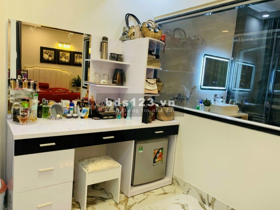 Nhà Mặt Tiền Lâm Văn Bền, Q7 :Diện tích 105m2