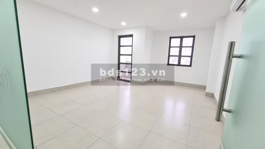 Sang căn đôi mặt tiền Cityland Phan Văn Trị trệt + 4 lầu có thang máy