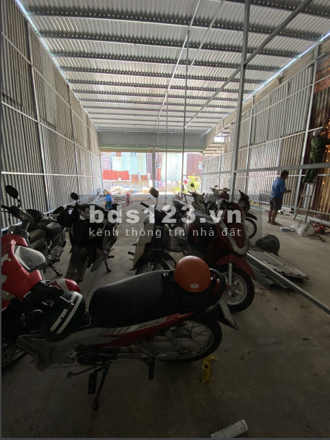 Cho thuê 180m2 xưởng tại TL08, gần cầu An Lộc, đường hẻm lớn, xe tải đậu vô tư