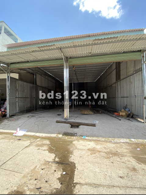 Cho thuê 180m2 xưởng tại TL08, gần cầu An Lộc, đường hẻm lớn, xe tải đậu vô tư