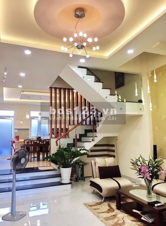 Nhà phố tuyệt đẹp 3 lầu đúc kiên cố, mặt tiền đường, phường Tân Phong, Quận 7