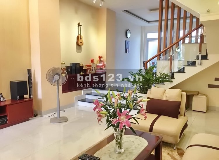 Nhà phố tuyệt đẹp 3 lầu đúc kiên cố, mặt tiền đường, phường Tân Phong, Quận 7