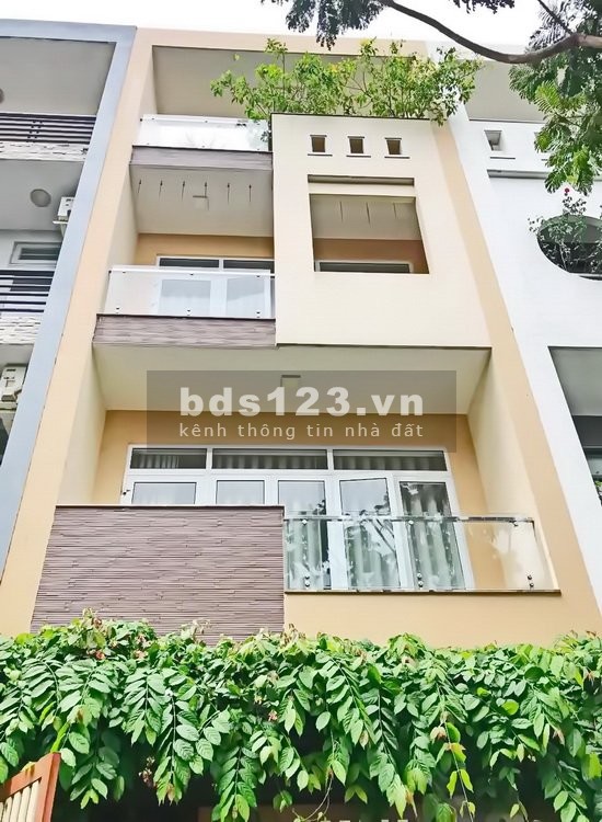 Nhà phố tuyệt đẹp 3 lầu đúc kiên cố, mặt tiền đường, phường Tân Phong, Quận 7