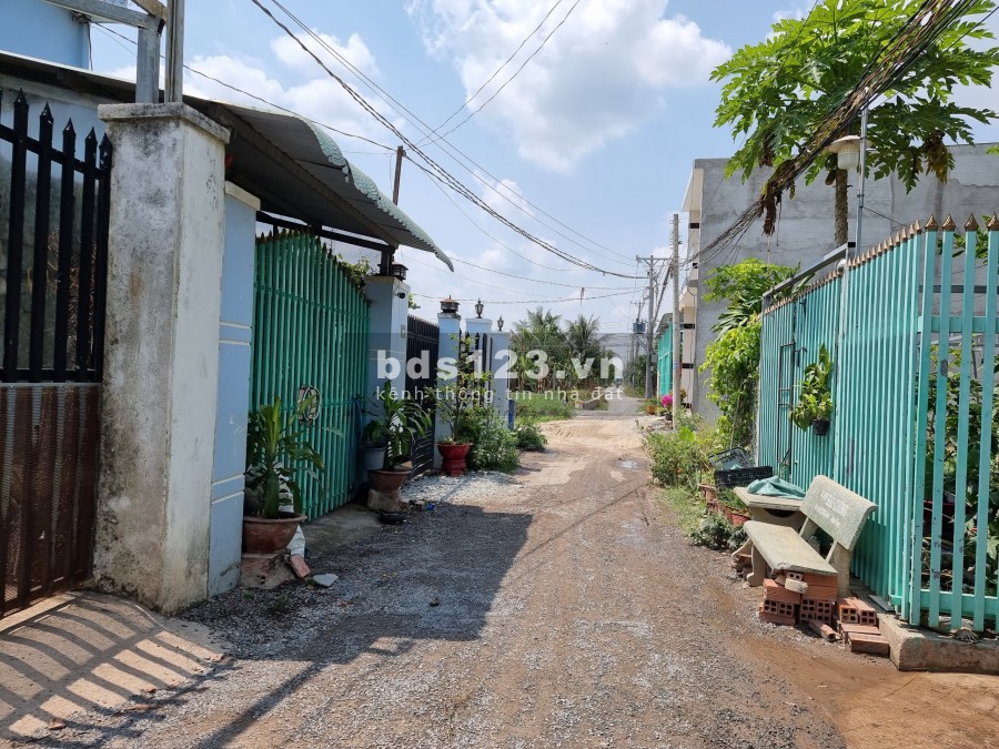Bán nền đất giá rẻ 5x26 thổ cư 100% giá 1 tỷ 100 triệu, xã Đức Hòa Hạ, Đức Hòa, Long An