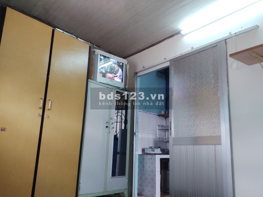 Cho thuê phòng trọ, có nước nóng, bếp riêng, nệm, máy lạnh. ti vi, tủ lạnh giá 2.5tr