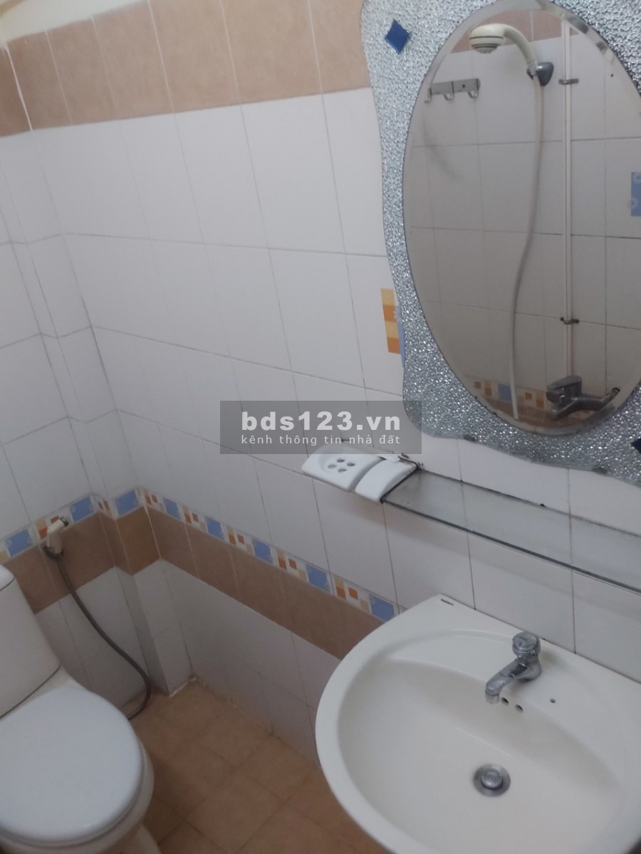 Cho thuê phòng trọ, có nước nóng, bếp riêng, nệm, máy lạnh. ti vi, tủ lạnh giá 2.5tr