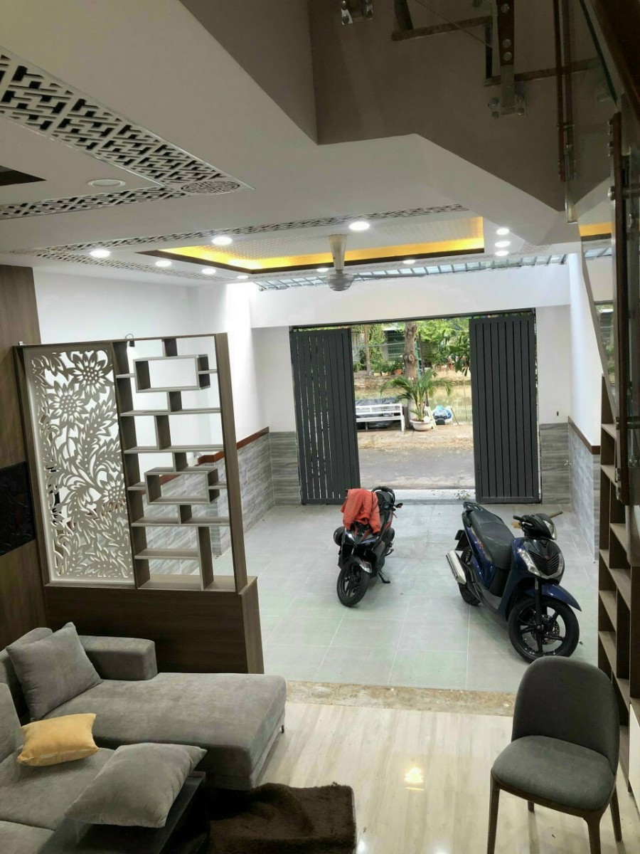 Cần bán gấp nhà 3 lầu( 5X18m) KDC Phú Mỹ, Phạm Hữu Lầu, giá rẻ hơn cùng khu vực 1 tỷ.