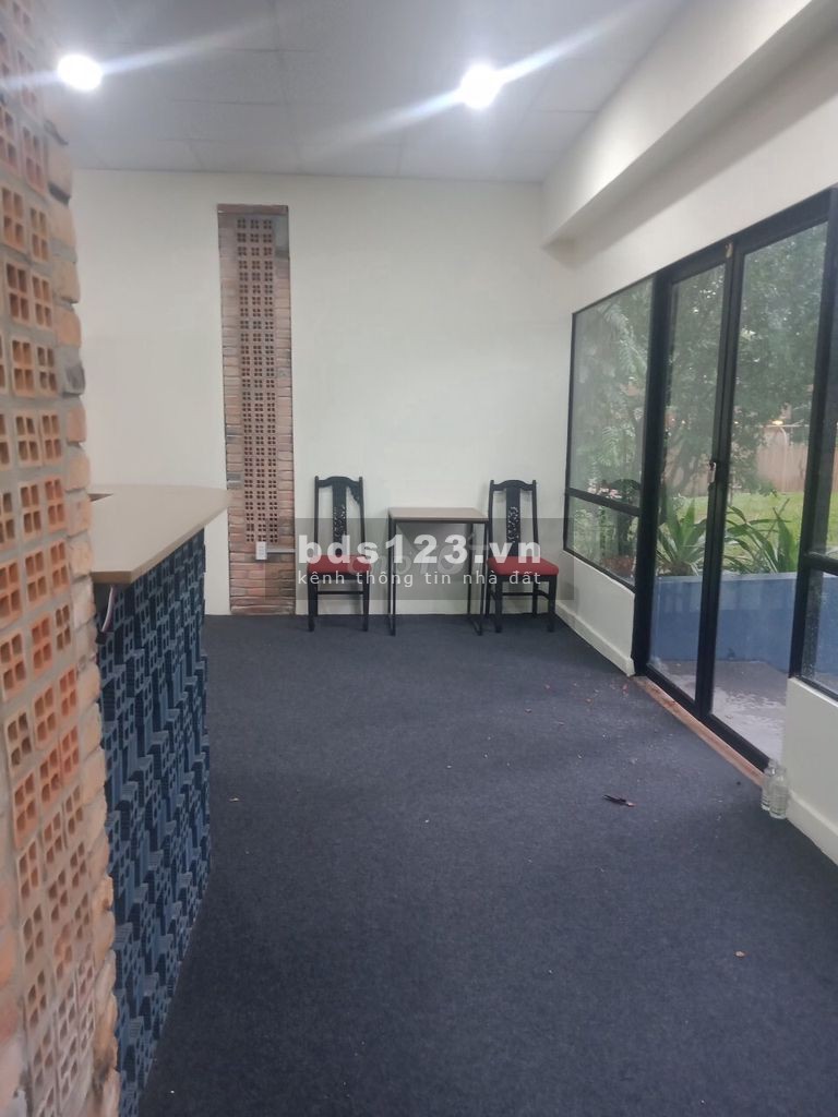Cho thuê NNC Đường nội bộ 3 Tháng 2, P.12, Q. 10. ngang 35 x 10m, giá 85tr