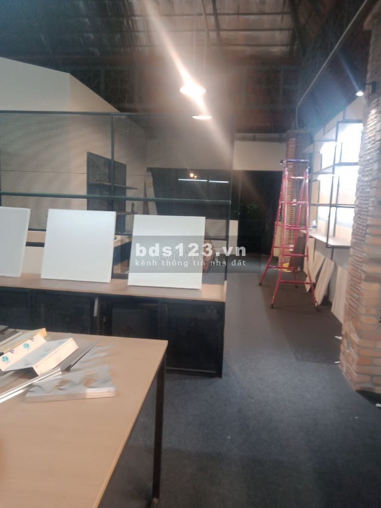 Cho thuê NNC Đường nội bộ 3 Tháng 2, P.12, Q. 10. ngang 35 x 10m, giá 85tr