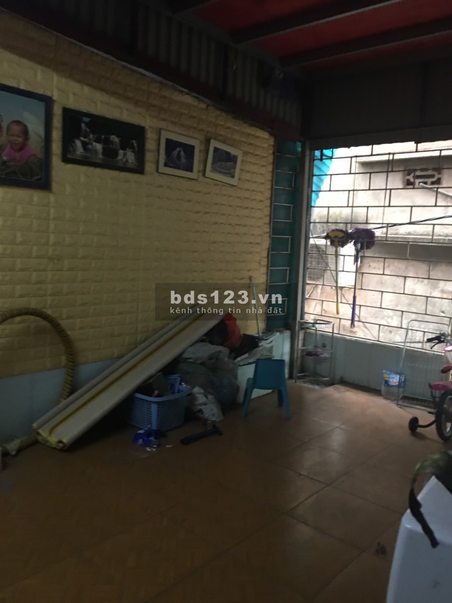 Tôi cần bán gấp nhà tập thể tầng 2 mai động DT 30M, giá 1.25 tỷ, 10m ra ngõ ô tô