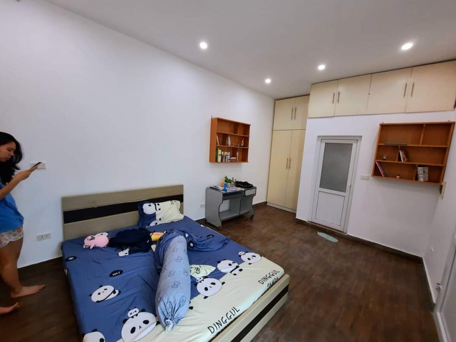 Bán nhà Thái Hà nhà đẹp ở ngay 40m2 x 4 tầng chỉ hơn 4 tỷ, 15m ra oto tránh, full nội thất