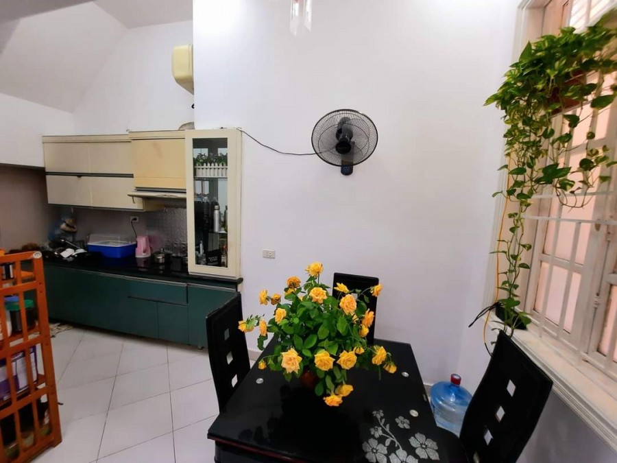 Bán nhà Thái Hà nhà đẹp ở ngay 40m2 x 4 tầng chỉ hơn 4 tỷ, 15m ra oto tránh, full nội thất