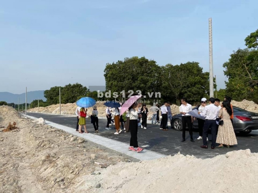 Hot - Em đang có 10 suất đầu tư ĐẤT BIỂN từ gia đoạn đầu giá chỉ từ 3tr/m2, sổ đỏ từng lô.