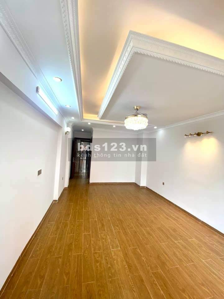 NHÀ HIẾM Bát Khối, Thạch Bàn, 3 mặt thoáng, ôtô đỗ cửa, Dt 40m2, mt: 4.5m giá 3,1 tỷ