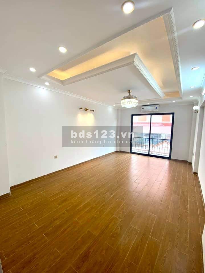 NHÀ HIẾM Bát Khối, Thạch Bàn, 3 mặt thoáng, ôtô đỗ cửa, Dt 40m2, mt: 4.5m giá 3,1 tỷ