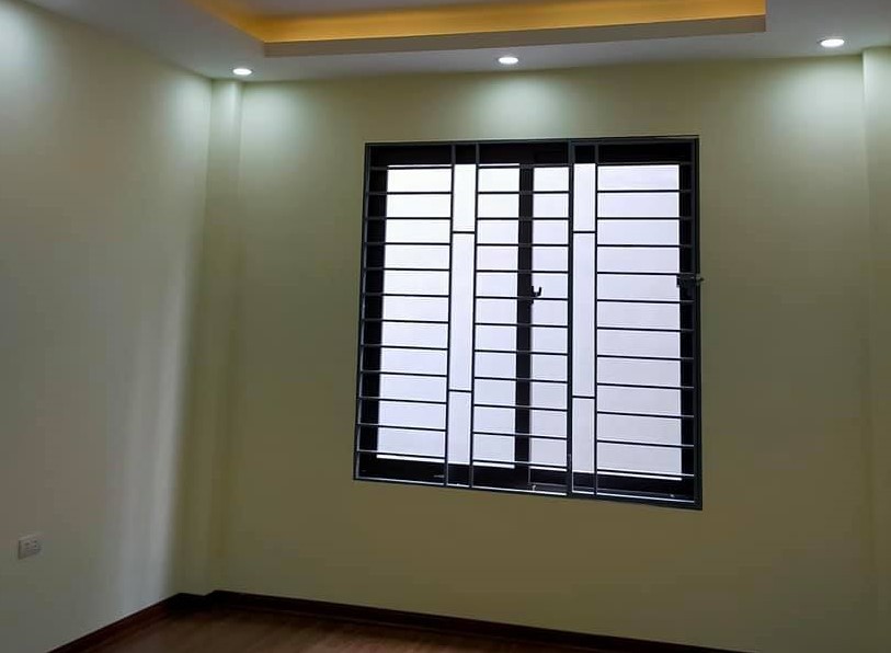 Nhà mặt đường Giải Phóng (quận HM) 6 tầng, 4.9 tỷ
