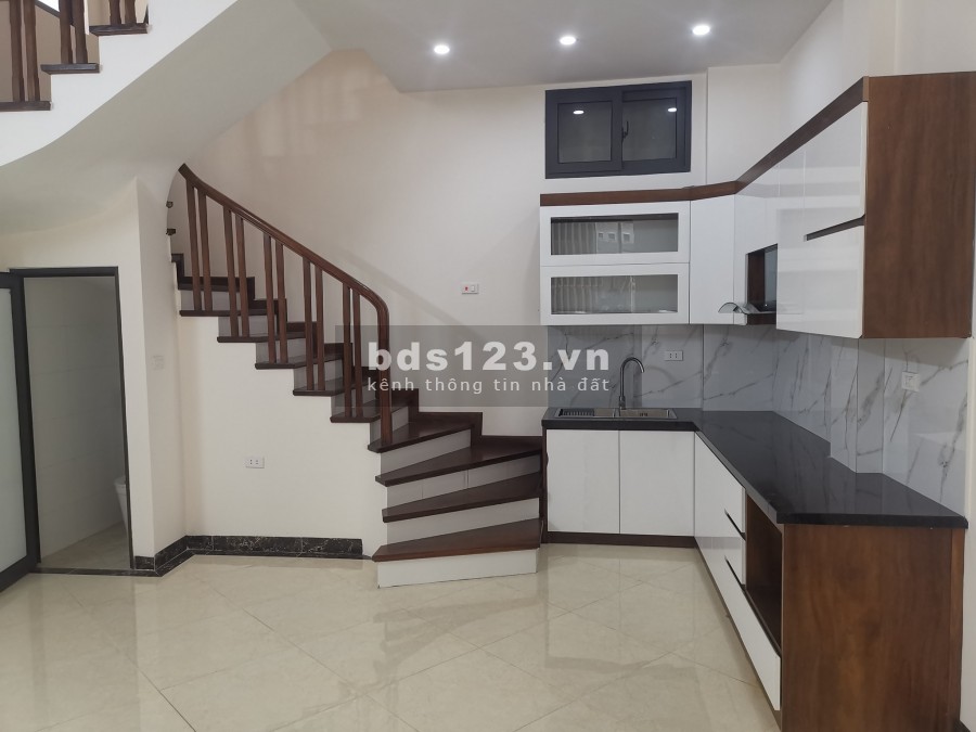 Siêu Hiếm nhà Cầu Giấy, Ngõ thông tứ tung 3 gác tránh, An sinh đỉnh, 35m2x 4.5T. Giá chỉ 5.2 tỷ
