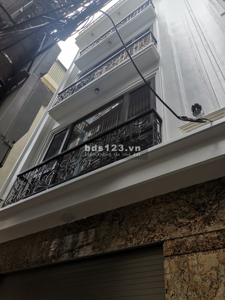 Siêu Hiếm nhà Cầu Giấy, Ngõ thông tứ tung 3 gác tránh, An sinh đỉnh, 35m2x 4.5T. Giá chỉ 5.2 tỷ