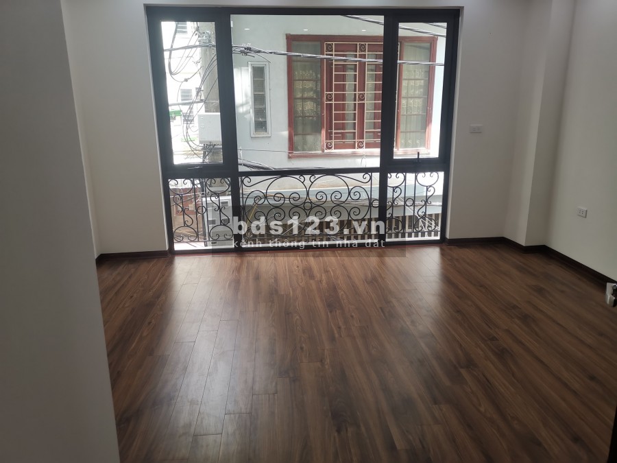 Siêu Hiếm nhà Cầu Giấy, Ngõ thông tứ tung 3 gác tránh, An sinh đỉnh, 35m2x 4.5T. Giá chỉ 5.2 tỷ