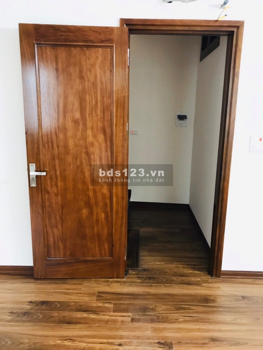 Siêu Hiếm nhà Cầu Giấy, Ngõ thông tứ tung 3 gác tránh, An sinh đỉnh, 35m2x 4.5T. Giá chỉ 5.2 tỷ